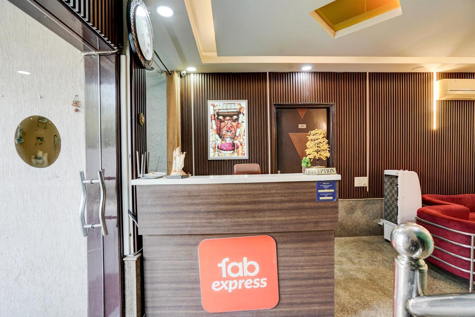 Fabexpress Next Home Гургаон Екстериор снимка
