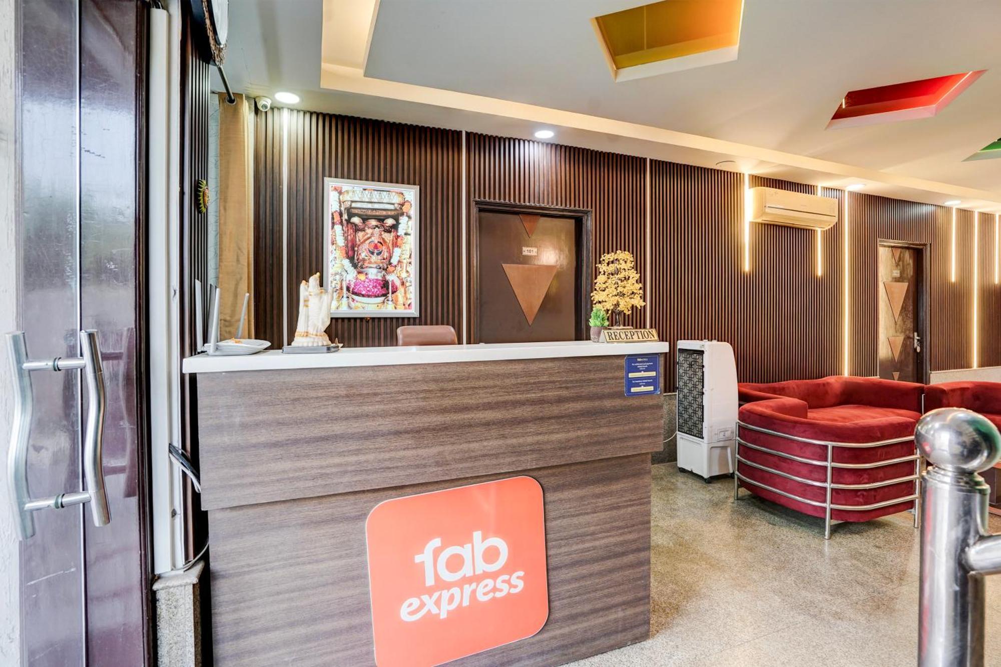 Fabexpress Next Home Гургаон Екстериор снимка